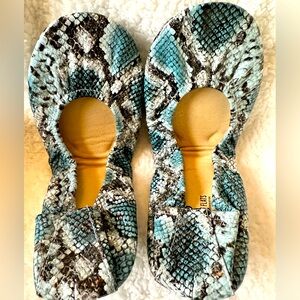 Brand new, never worn Glacier Snakes Storehouse Flats size 10